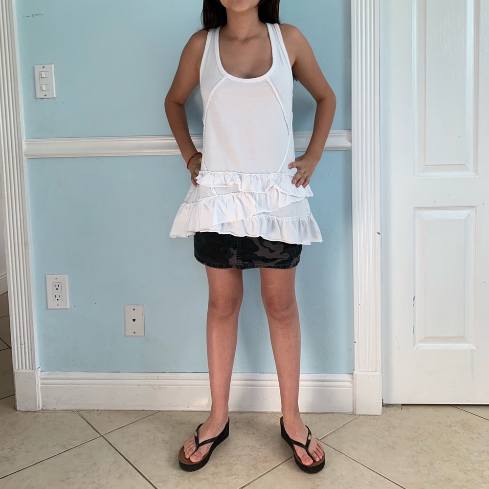 White sleeveless shirt